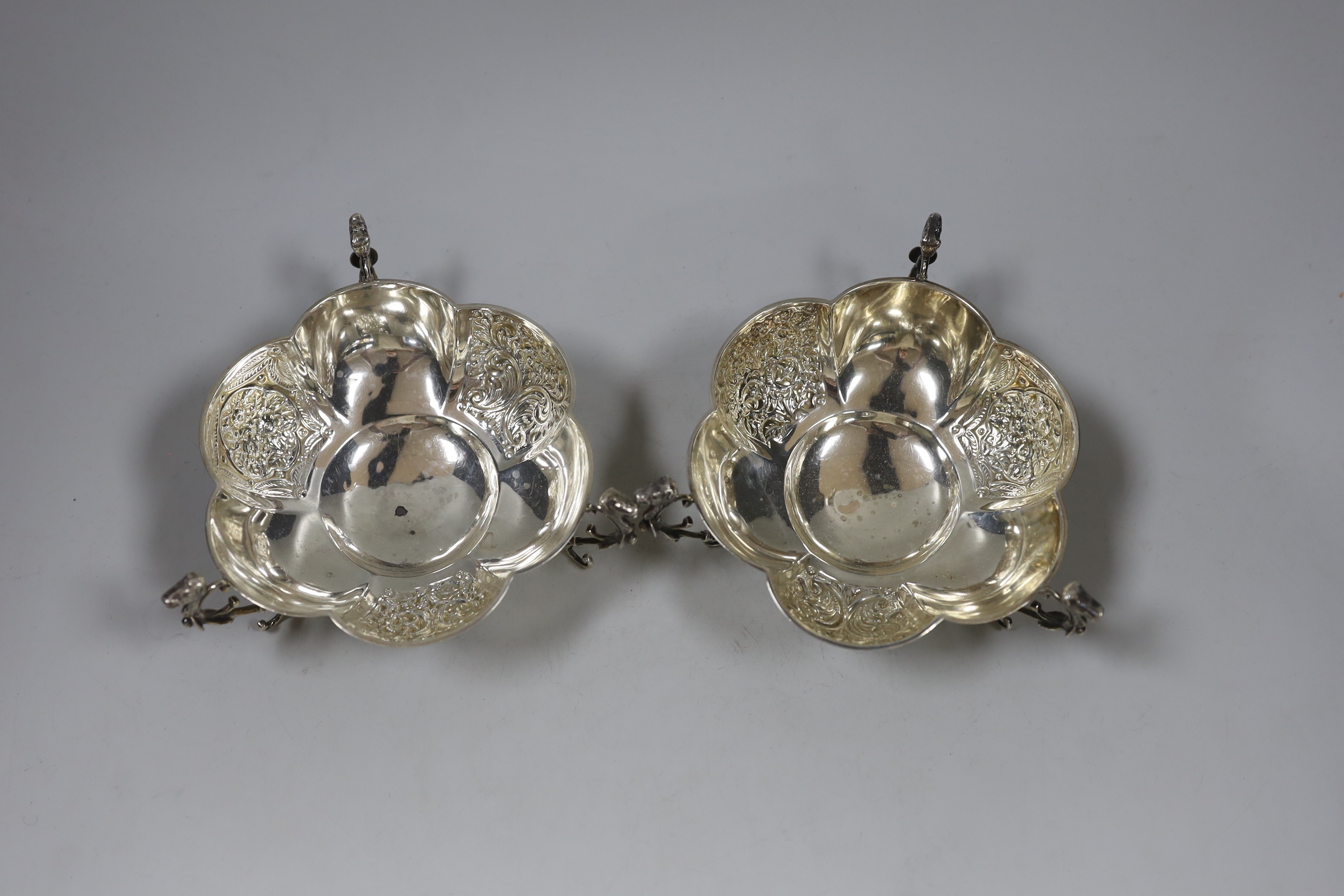 A pair of George V silver tri-handled bonbon dishes, Horace Woodward & Co Ltd, Birmingham, 1912, diameter 12.5cm, 8.4oz.